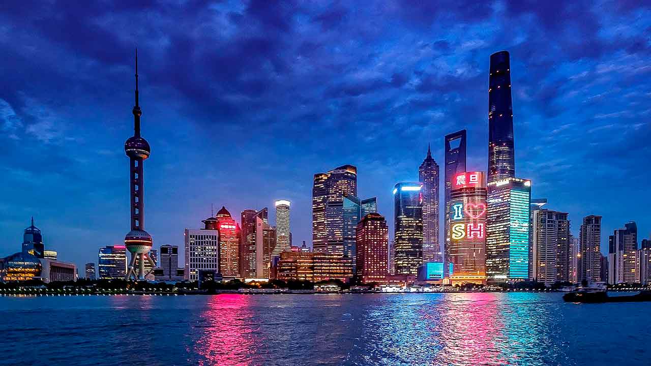 A beautiful view of the Shanghai waterfront at dusk