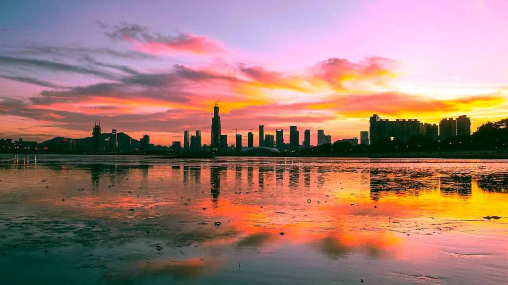 Meet beautiful Chinese women in China
